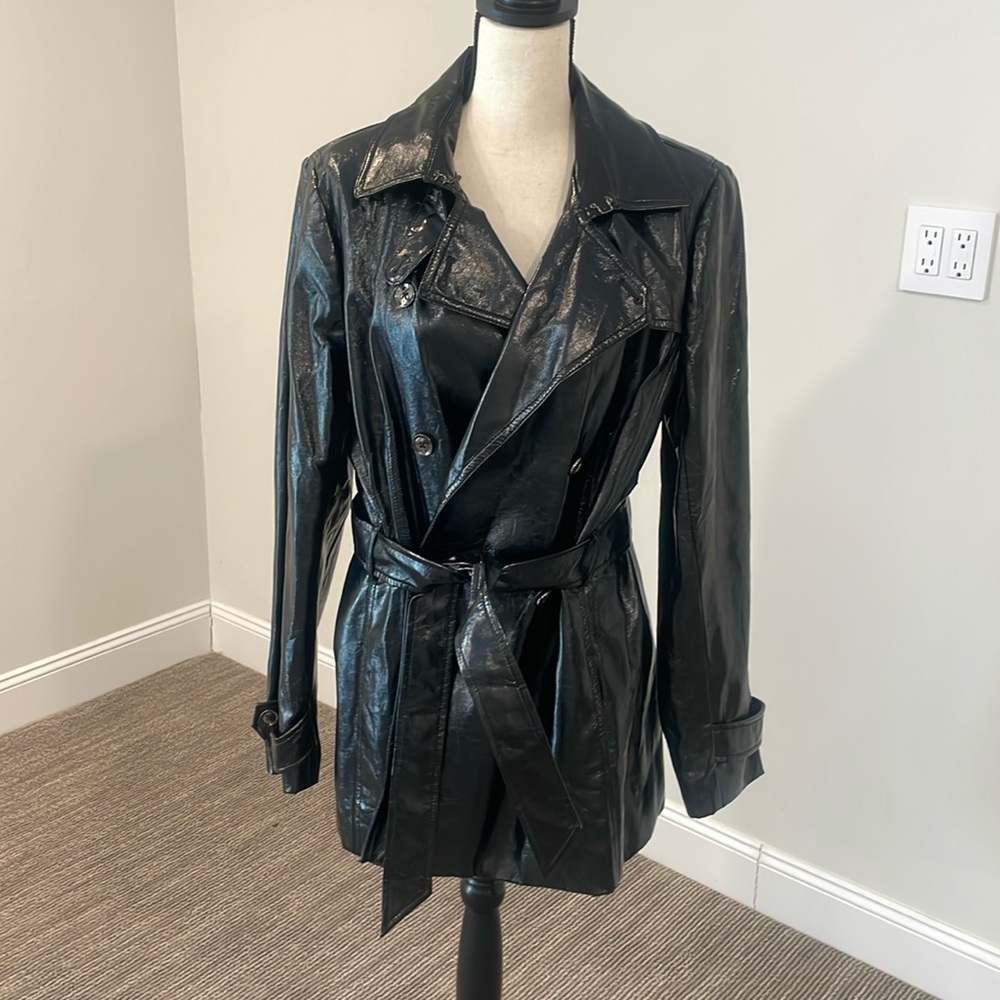Xl. Black patent trench coat. Go out  in the rain in style!